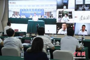 兩江新區(qū)黨工委副書記管委會(huì)主任羅林介紹近6000家數(shù)字經(jīng)濟(jì)企業(yè)聚集在兩江