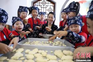 甘肅甘州兜底童叟“育”“養(yǎng)”之需:破搖號(hào)入園建老人活動(dòng)圈